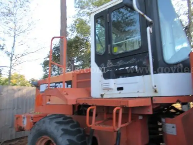 1999 Daewoo Mega 200-III Wheel Loader (212233 AJ:DOT)