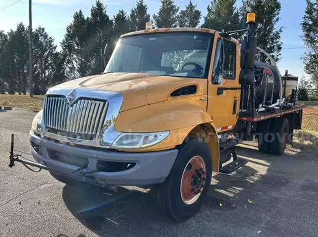 2009 IHC/Navistar 4400 (212352 AJ:DOT)
