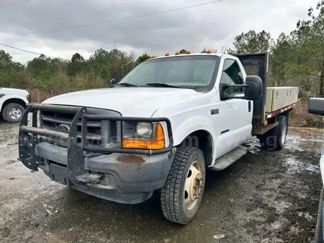 2001 Ford F-550 (212724 NB)