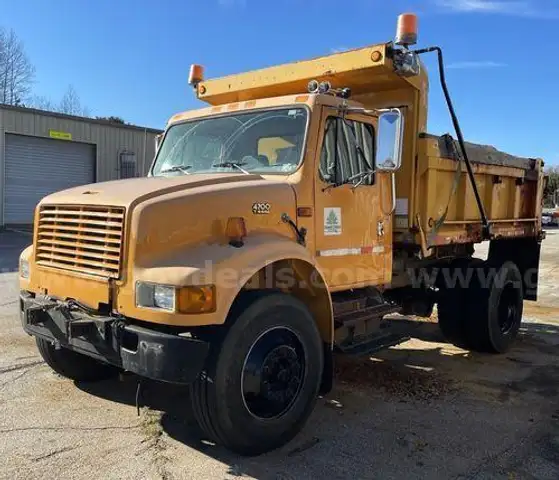 2000 International 4700 (213221 AJ: DOT)