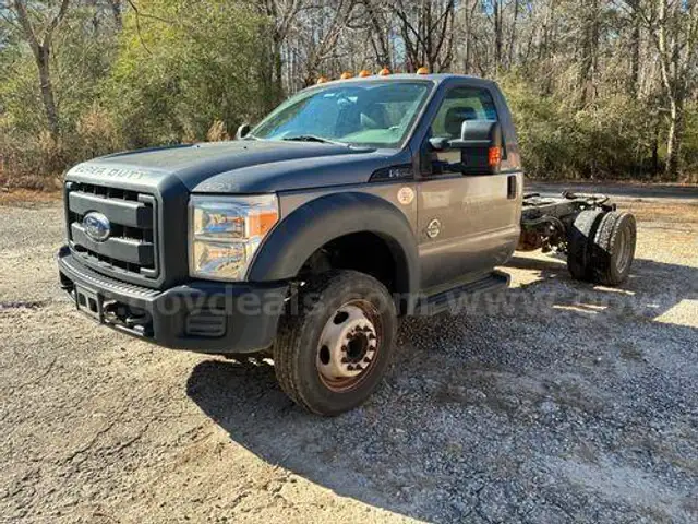 2012 Ford F-550 (212906 AJ)