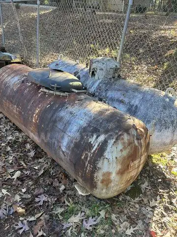 Propane Tanks (213277 TM)