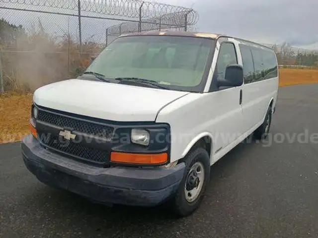 2003 Chevrolet Express (213588 NB)