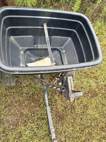 Seed Spreader (213670 TM)