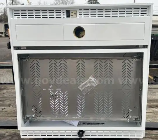 Ceiling boxes with pole mounts (213839 NM)