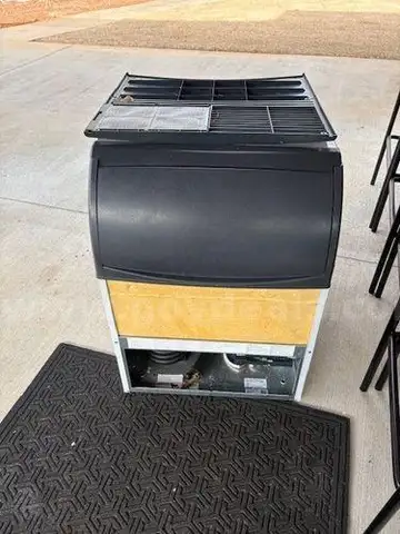 Scotsman Undercounter Flake Style Ice Maker (214846 BT)