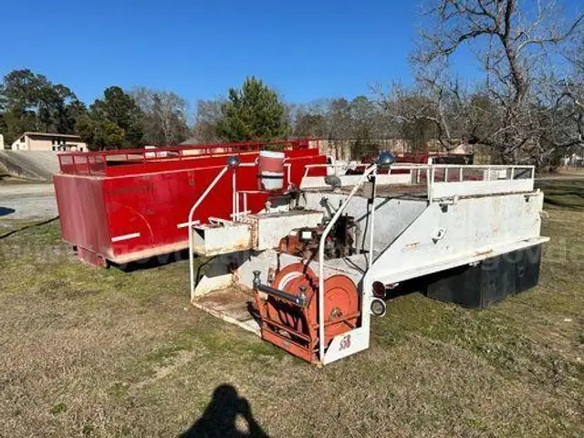 Water Tanks, Pump and Reel (215146 BT)