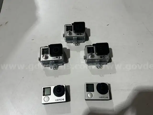 Various Cameras & Camcorders (215368 BT)