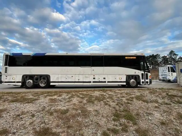 2011 MCI D4500 (215177 DC)