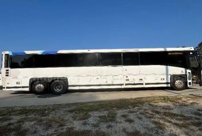 2011 MCI D4500 (215188 DC)