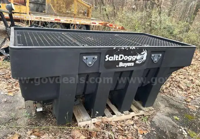 2018 Salt Dogg SHPE2000 Hopper Spreader  (215605 NB DOT)