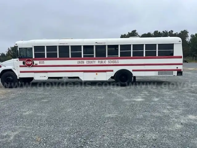 2004 Freightliner FS65