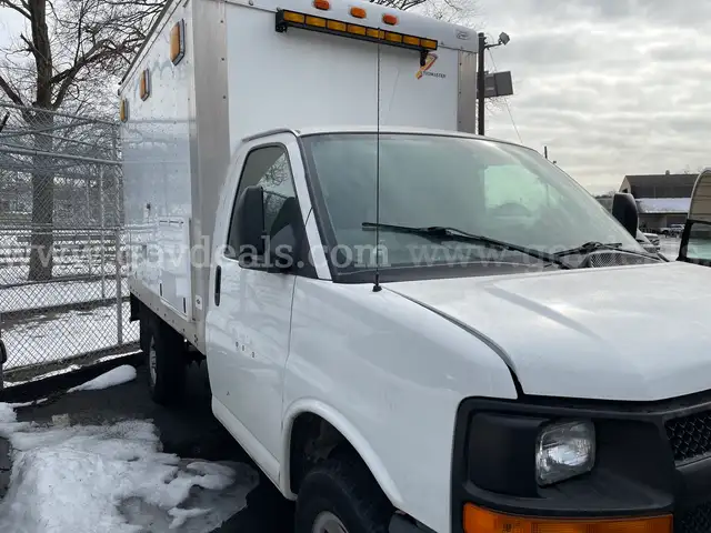 2006 Chevrolet Express Box Van w/Generator