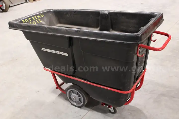 Rubbermaid &#xBD; Cubic Yard Tilt Truck