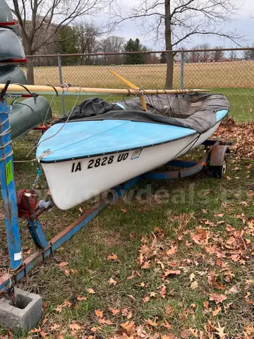 1975 Vanguard International 470 Sailboat