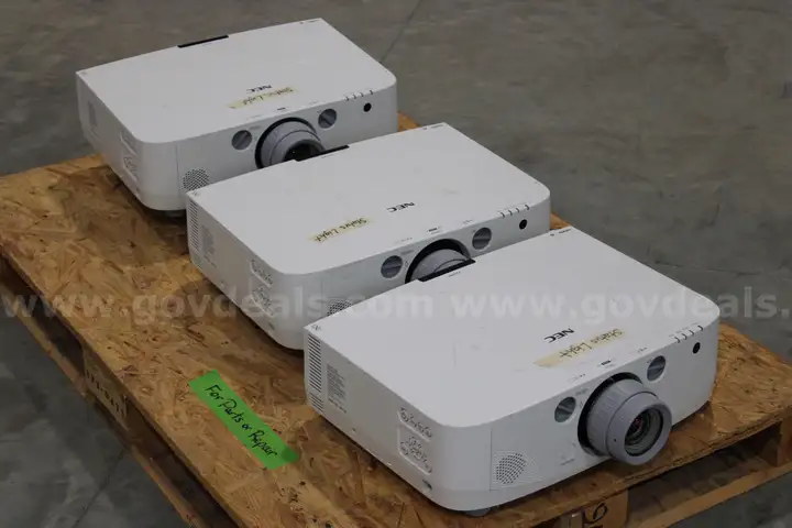 (3)NEC PA550W Projectors for Parts or Repair