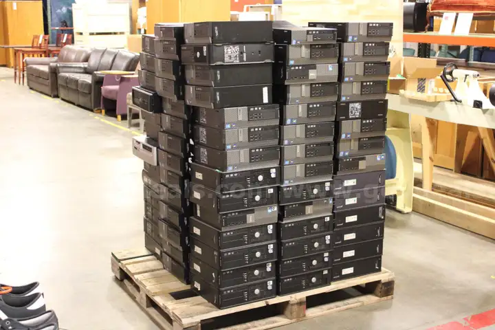 (126)Small Desktop PC&#x27;s for Parts, Repair, or Scrap