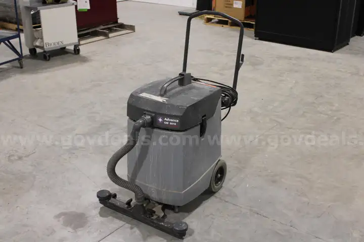Nilfisk Advance GW6016 Wet/Dry Vacuum/Extractor (Lot B)
