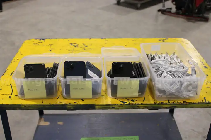 (28)Apple iPhone Pro Cell Phones