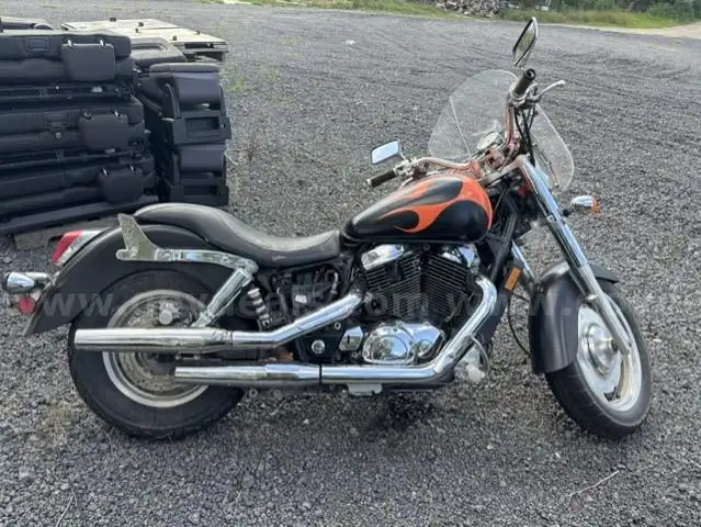 2002 Honda VT1100C2