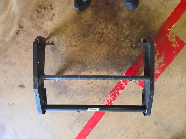 Push bar for vehicle