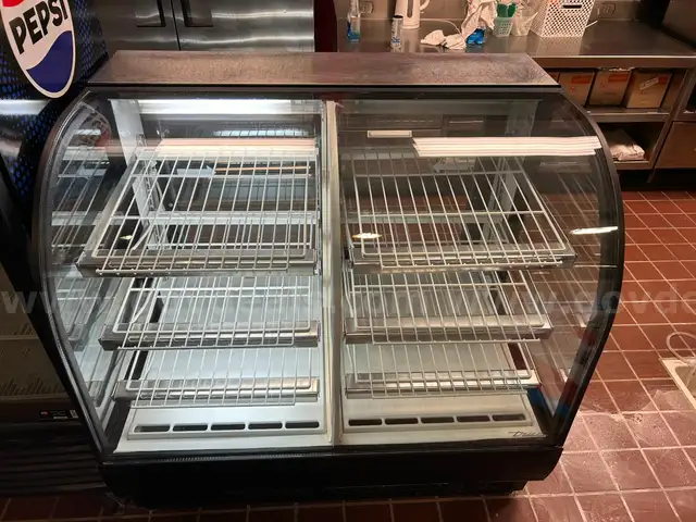 True Food Display Counter