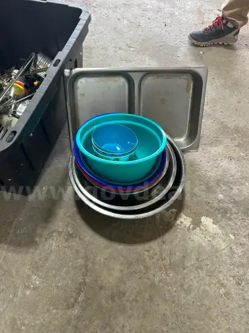 Miscellaneous Bowls / Utensils