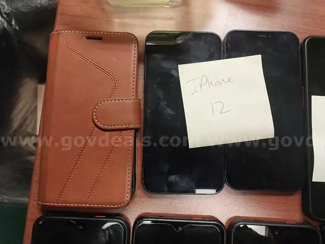 Samsung Galaxy XCover Pro 6 and Iphone 12