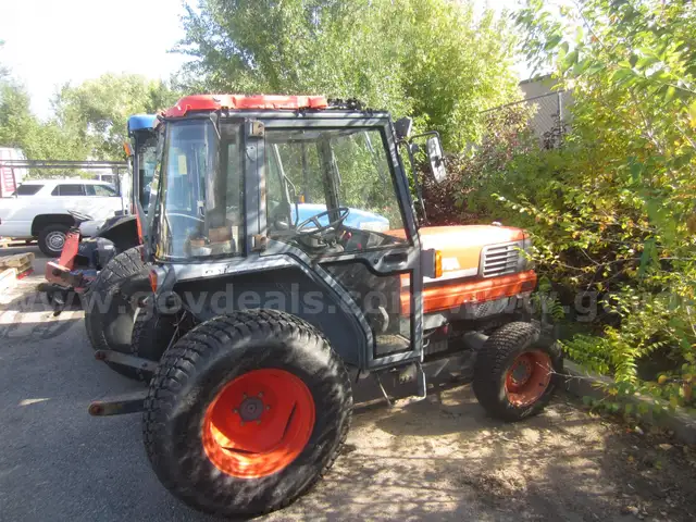 Kubota L4200 Tractor