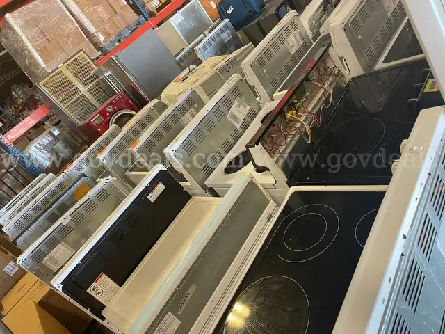 LOT of approx 20 refrigerators and stoves