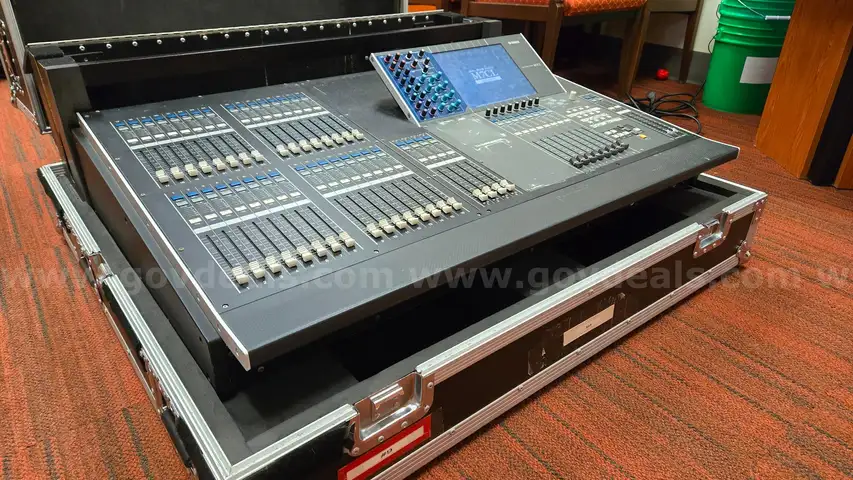 Yamaha M7CL-32 Sound Console