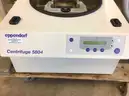Eppendorf 5804 Centrifuge