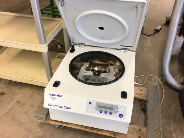 Eppendorf 5804 Centrifuge