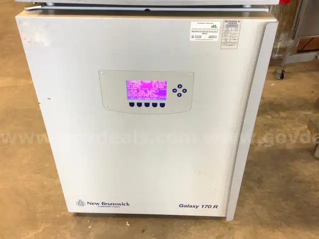 New Brunswick Galaxy 170R Incubator