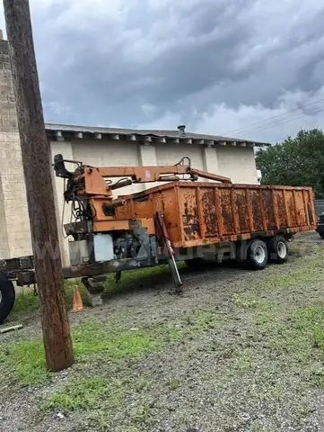 1988 Brush/Tree Hauler w/ Hydraulic Timber Crane
