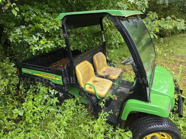 John Deere Gator