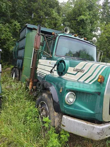 1988 Ford 900 Guzzler VAC Truck
