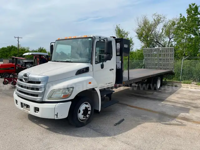 2011 Hino 258LP Truck