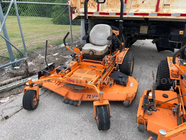 Mower - 2017 SCAG Turf Tiger, 72&#x22; Deck