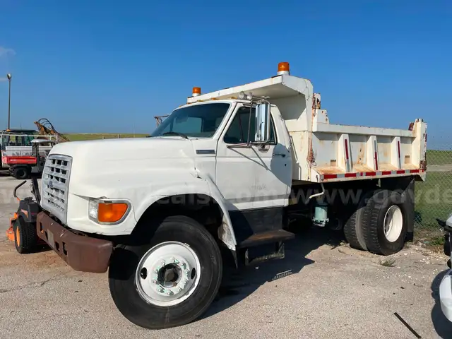 1995 Ford F800