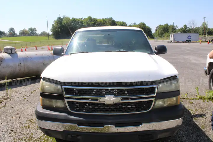2006 Chevrolet Silverado 1500 LS Long Bed 2WD