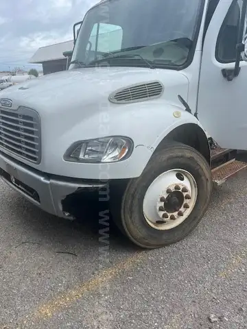 2006 Freightliner M2 106