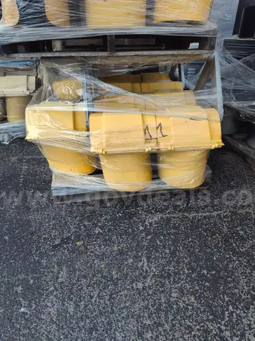 lot of (2) 5 head traffic signals with pole mount brackets