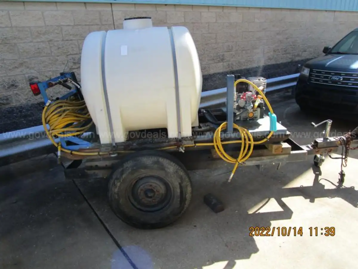 1986 MARCO WATER SPRAY TRAILER W/ 200 GALLON WATER TANK (SCRAP