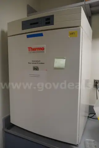 Thermo Electron Corp Forma Series II Water Jacketed CO2 Incubator, model 3110