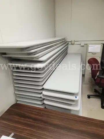 Folding Tables (40)