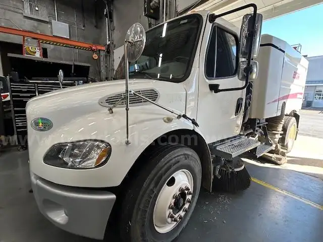 2015 Freightliner M2 106