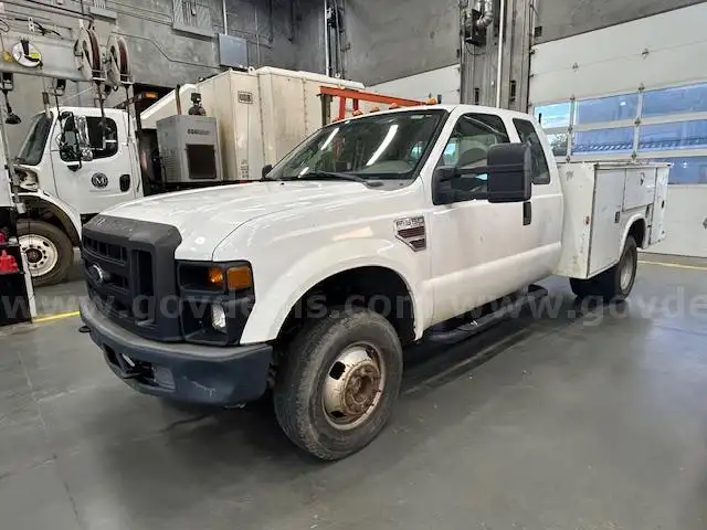 2008 Ford F-350 SD XL SuperCab Long Bed DRW 4WD