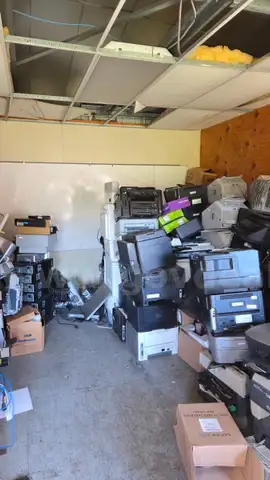 1 LARGE LOT OF SCRAP COMPUTERS AND ELECTRONICS