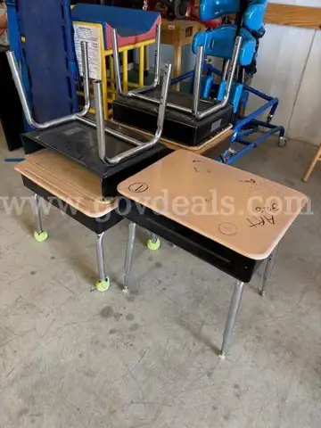 1 Lot of 5 Student Desks